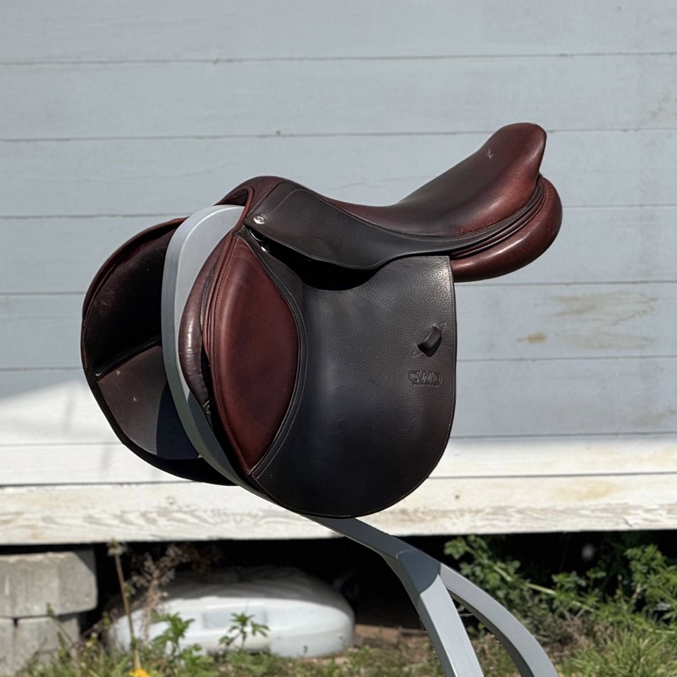 Конкурное седло для лошади CWD SE02 17.5/3C